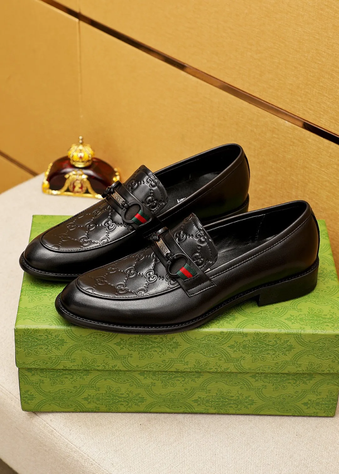 Men's shoes 💰400 💐 Product trademark: GUCCI "Gucci" casual leather shoes Regular size: 39-44 (38.45.46🉑️Customized) Product materials: Selected imported first-layer calfskin embossed upper + original hardware buckle, imported 🐑 sheepskin lining. Strong three-dimensional visual effect, combined outsole Color: 1⃣️color optional